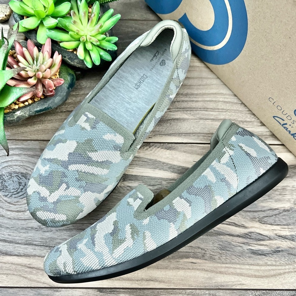 NIB Clarks Cloudsteppers Carly Dream Loafer Flats Khaki Camo Knit 8M